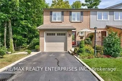 1241 McCraney Street E 8, Oakville, ON L6H 3A3
