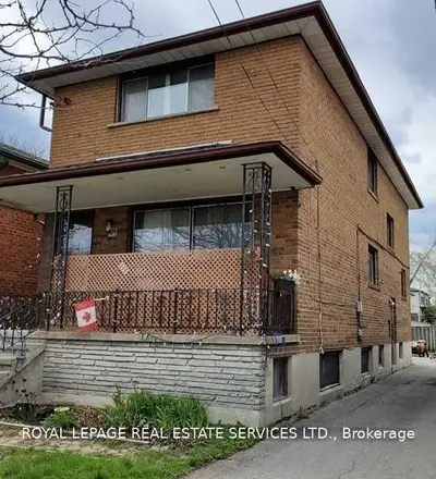 124 Foch Avenue, Toronto W06, ON M8W 3Y3