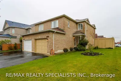 736 Stonebridge Avenue, Mississauga, ON L5V 2K9