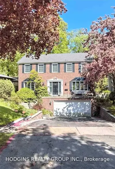 1374 Bramblewood Lane, Mississauga, ON L5H 1M2