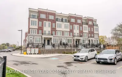 Common Element Condo in Oakville