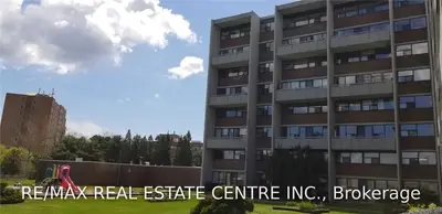 2121 Roche Court 320, Mississauga, ON L5K 2C7