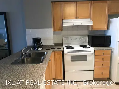 25 Kingsbridge Garden Circle 2222, Mississauga, ON L5R 4B1