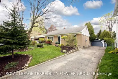 341 Maple Grove Avenue, Mississauga, ON L5A 1Y3