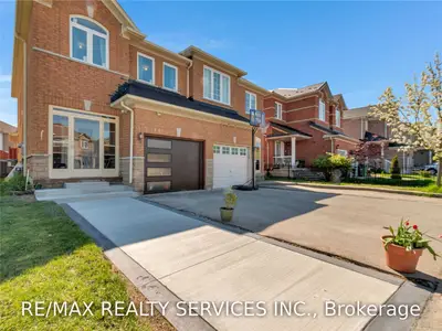 7314 Cork Tree Row, Mississauga, On L5n 8n9