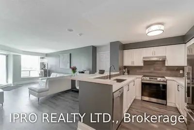 190 Manitoba Street 812, Toronto W06, ON M8Y 3Y8
