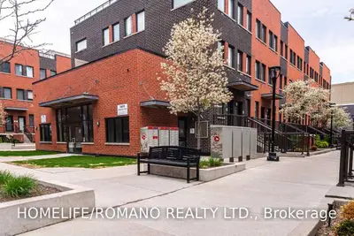 60 Winston Park Boulevard 17, Toronto W05, ON M3K 1C2