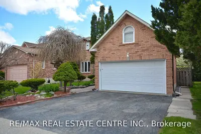 3305 Greenbelt Crescent, Mississauga, ON L5N 5X2