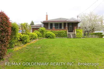 3 Picton Crescent, Toronto W05, ON M3K 1W4