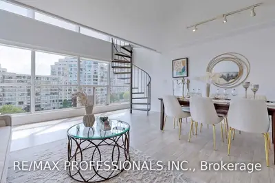 2261 Lake Shore Boulevard W 724, Toronto W06, ON M8V 3X1