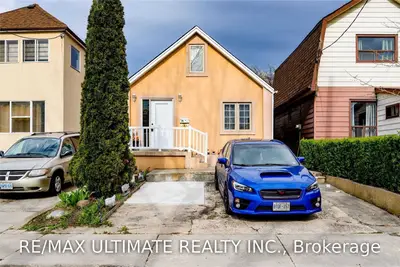 7A Chryessa Avenue, Toronto W03, ON M5N 4T4