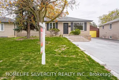 3276 Capricorn Crescent, Mississauga, ON L4T 1S2