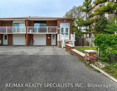 10 Montana Avenue, Toronto W05, ON M3M 1B6