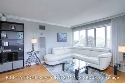 1320 Mississauga Valley Valley 517, Mississauga, ON L5A 3S9