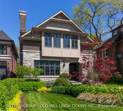 36 Queen Marys Drive, Toronto W08, ON M8X 1S4