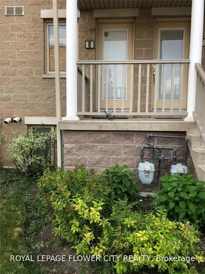 5050 Intrepid Drive 8, Mississauga, ON L5M 0E5