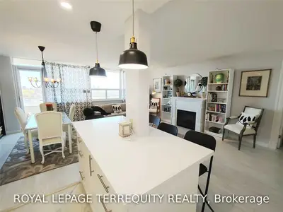 360 Ridelle Avenue 1204, Toronto W04, ON M6B 1K1