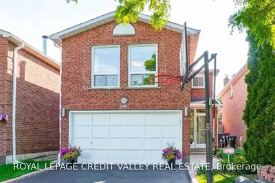 6662 Ganymede Road, Mississauga, ON L5N 4V2