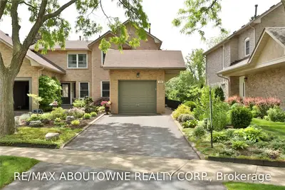 1036 Runnymead Crescent, Oakville, ON L6M 1C4