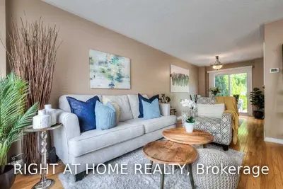 886 Hollyhill Court, Mississauga, ON L4Y 2E1
