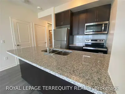 349 Rathburn Road W 817, Mississauga, ON L5B 0G9