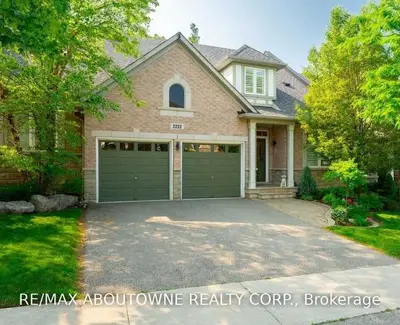 2222 Emily Circle, Oakville, ON L6M 0E6