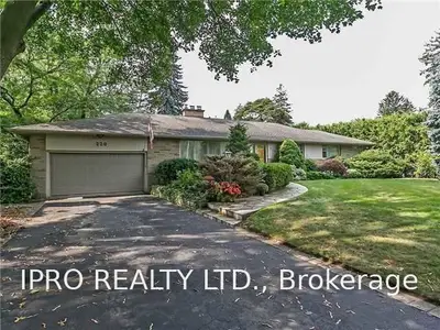 220 Chartwell Road, Oakville, ON L6J 3Z8