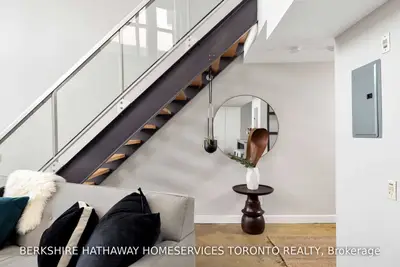 369 Sorauren Avenue 101, Toronto W01, ON M6R 3C2