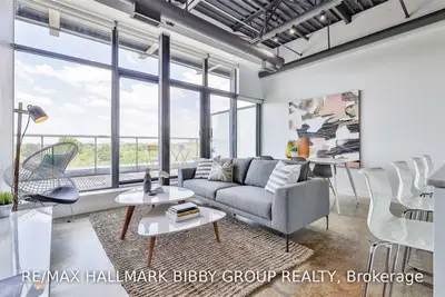 363 Sorauren Avenue Ph4, Toronto W01, ON M6R 3C1