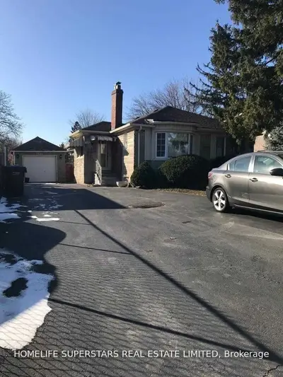1564 Cawthra Court, Mississauga, ON L5G 4L3