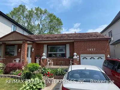 1057 Shaw Drive, Mississauga, ON L5G 3Z3