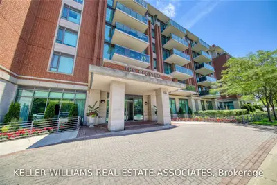 65 Port Street E 411, Mississauga, ON L5G 4V3