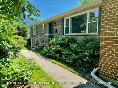 1698 Truscott Drive, Mississauga, ON L5J 1Z7