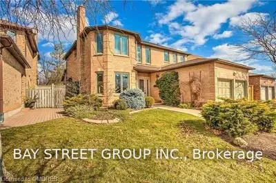 2089 Oxford Avenue, Oakville, ON L6H 4K8