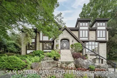 129 Oaklands Park Court, Burlington, ON L7T 4G9