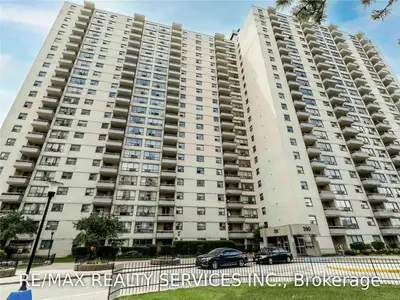 390 Dixon Road 613, Toronto W09, ON M9R 1T4