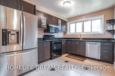 366 Driftwood Avenue 14, Toronto W05, ON M3N 2P5