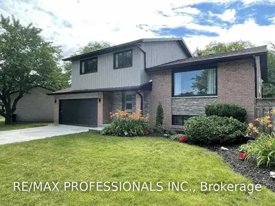 2592 Merrington Crescent, Mississauga, ON L5K 2B9