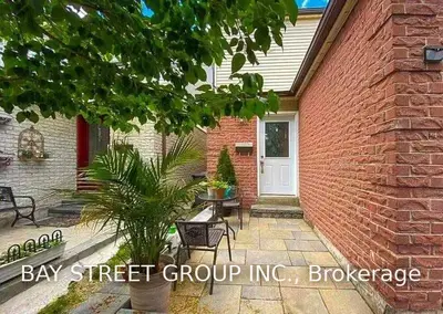 4007 Teakwood Drive, Mississauga, ON L5C 3L2