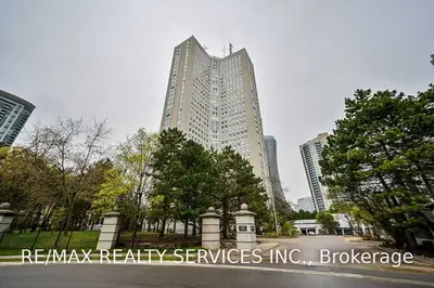 3650 Kaneff Crescent 3306, Mississauga, ON L5A 4A1