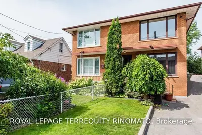 38 Lloyd George Avenue Lower, Toronto W06, ON M8W 3W6