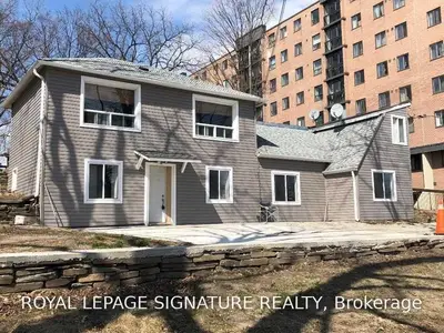 855 Dundas Street E, Mississauga, ON L4Y 2B7