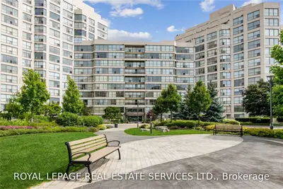 2261 Lake Shore Boulevard W 817, Toronto W06, ON M8V 3X1