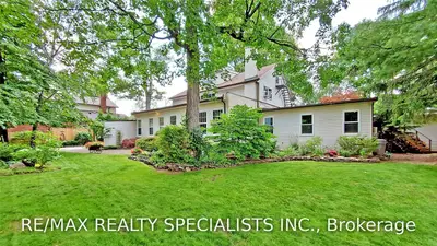 607 Stephens Crescent, Oakville, ON L6K 1Y2