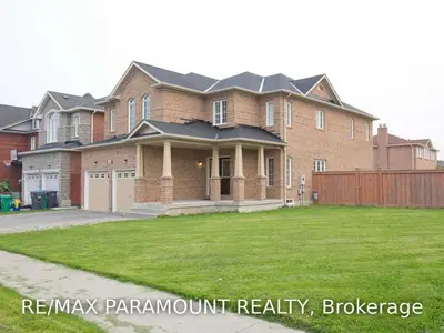 648 Orange Walk Crescent, Mississauga, ON L5R 0A4