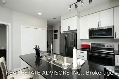 4070 Confederation Parkway 3703, Mississauga, ON L5B 0E9