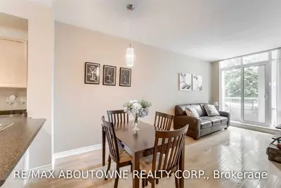 33 Elm Drive W 201, Mississauga, ON L5B 4L2