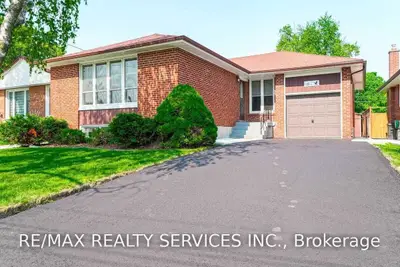 16 Fondy Court, Toronto W10, ON M9W 4R5