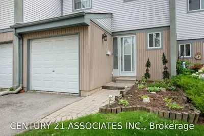 121 Falconer Drive 3, Mississauga, ON L5N 2K8