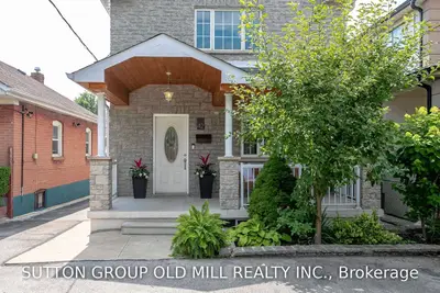 42 Blakley Avenue, Toronto W03, ON M6N 3Y5